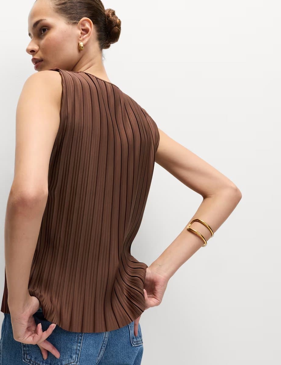 Marks & Spencer M&S Plisse V-Neck Button Through Waistcoat Chocolate - 3