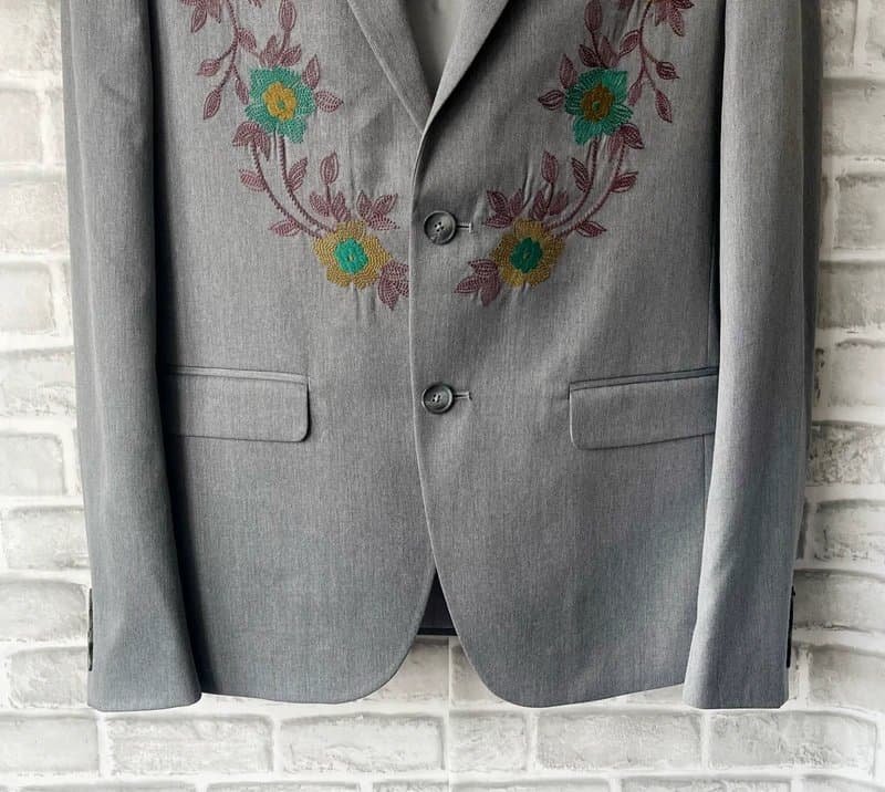 sample piece Embroidered Jacket Blazer. Grey/Multi. Size S (38)
