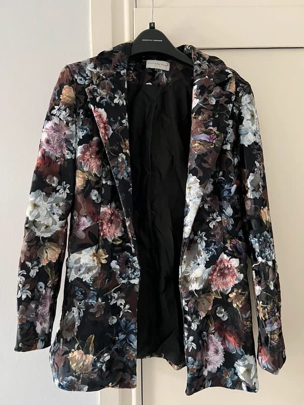 Never Fully Dressed Never Fully Dressed Velvet Longline Floral Blazer