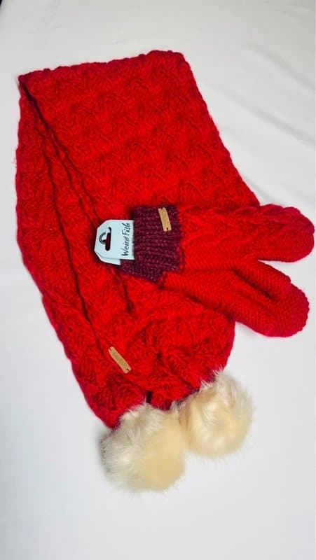 Weird Fish Weird Fish knitted scarf & gloves set – red – Bnwt