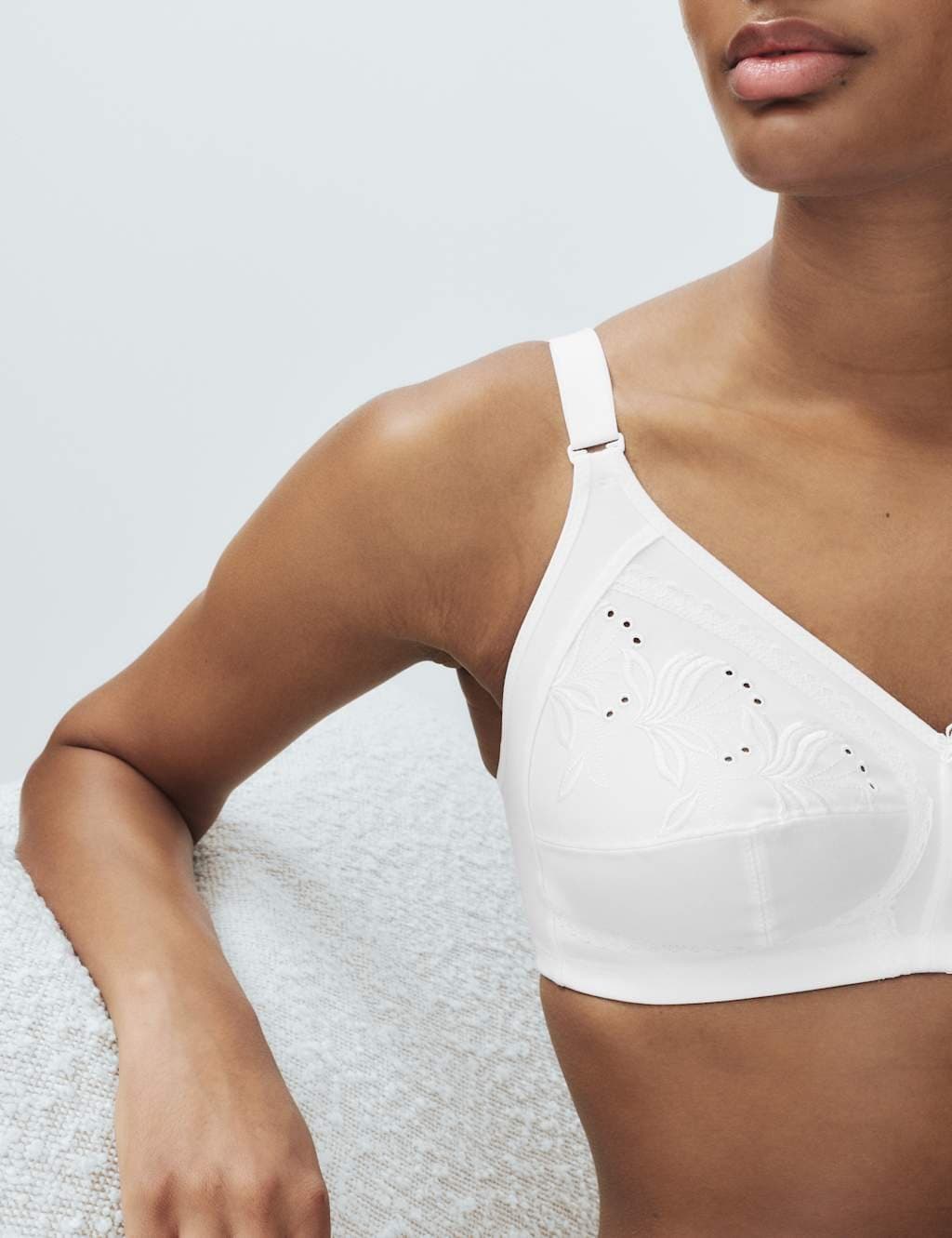 Marks & Spencer M&S Embroidered Total Support Full Cup Bra (A-K) White - 5